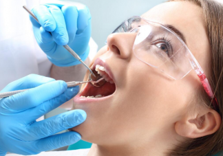 洗牙到底是好還是壞 洗牙會(huì)使牙齒變松牙縫變大嗎