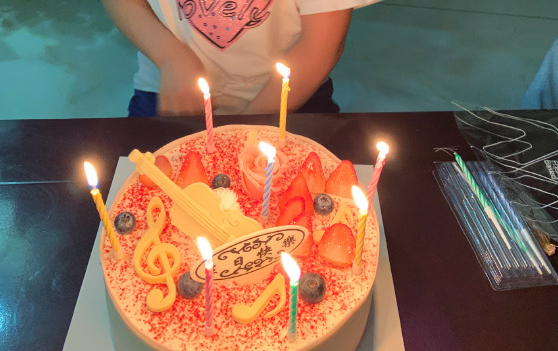 不能陪女兒過生日朋友圈說說  不能陪孩子過生日感言句子