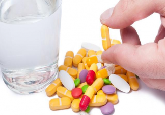 吃安眠藥喝酒會有什么后果 經(jīng)常吃安眠藥有什么副作用