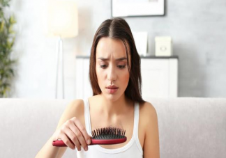 懷孕愛掉頭發(fā)是生男孩嗎 孕期脫發(fā)是什么原因