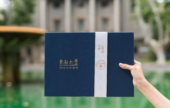 女兒錄取通知書到了家長高興的句子 女兒收到錄取通知書了的父母感受說說