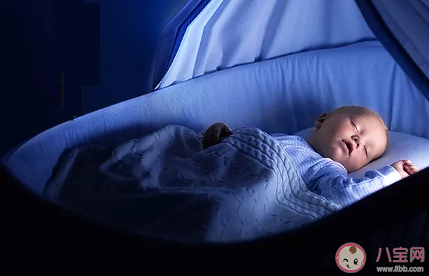 夏天寶寶睡覺能裸睡嗎 夏天寶寶睡覺穿什么