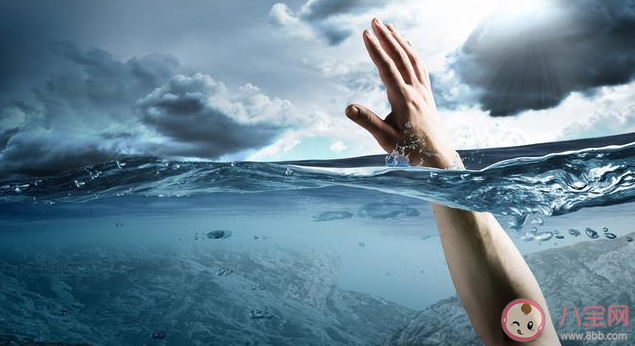 不小心溺水如何自救 不慎溺水自救方法 不小心溺水如何自救 不慎溺水自救方法