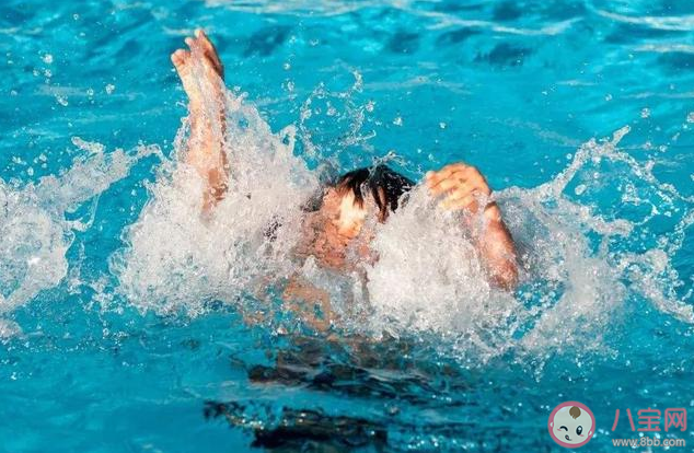 不小心溺水如何自救 不慎溺水自救方法 不小心溺水如何自救 不慎溺水自救方法