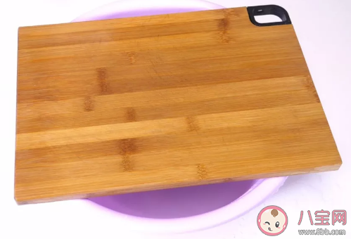 不銹鋼菜板切菜有刀印正常嗎 廚房菜板切菜聲音大怎么解決。