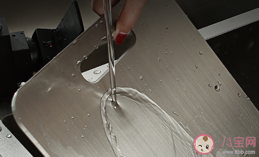 不銹鋼菜板切菜有刀印正常嗎 廚房菜板切菜聲音大怎么解決。