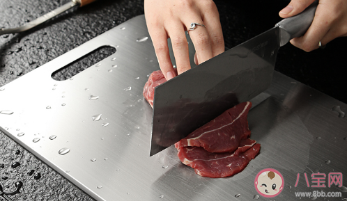 不銹鋼菜板切菜有刀印正常嗎 廚房菜板切菜聲音大怎么解決。