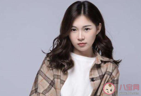 如果思念它可以成霜愛被時間帶走了滾燙是什么歌 《思念成霜》完整版歌詞介紹