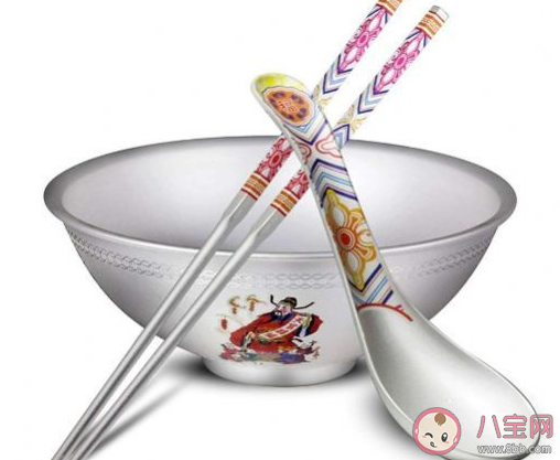 一個(gè)碗一雙筷子三個(gè)勺子是什么意思什么梗 一個(gè)碗一雙筷子三個(gè)勺子梗的出處來源介紹