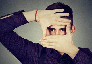 你覺得性格內向是缺點嗎 性格內向有哪些好處和壞處