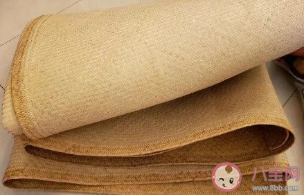 三伏天孩子不能睡涼席嗎 涼席材質怎么挑選