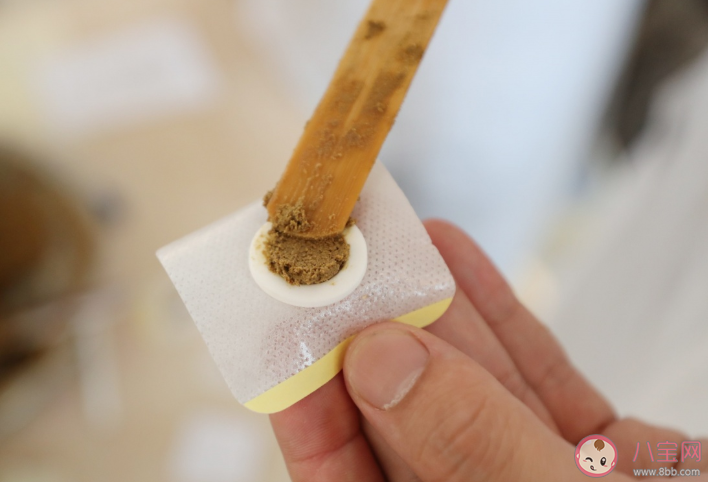 可以網(wǎng)購三伏貼自己貼嗎 網(wǎng)購三伏貼靠譜嗎