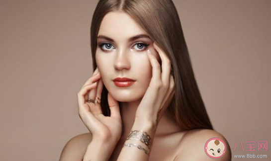 頭發拉直之后幾天才能自己洗 頭發拉直之后洗了還會那么直嗎 頭發拉直之后幾天才能自己洗 頭發拉直之后洗了還會那么直嗎