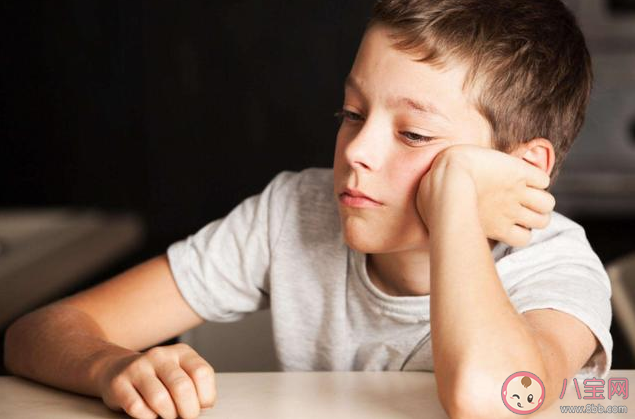 父母哭窮會給孩子帶來什么影響 父母應該如何與孩子溝通經濟問題