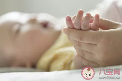 三伏天孩子手腳心發(fā)燙怎么回事 怎么給孩子降溫 三伏天孩子手腳心發(fā)燙怎么回事 怎么給孩子降溫