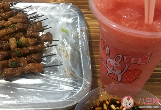 關于一個人吃飯發朋友圈的說說 表達一個人吃飯的心情短語