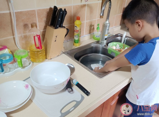 兒子洗碗的朋友圈說說 表揚孩子洗碗的感言說說