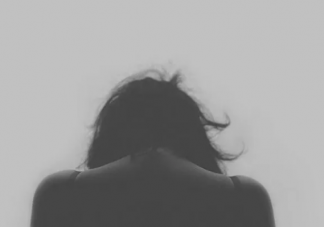 什么原因容易導致抑郁癥的發生 抑郁癥平時吧不能吃哪些食物