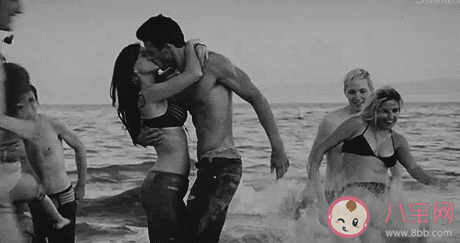 水中愛愛該怎么做更舒服 水中愛愛有哪些注意事項