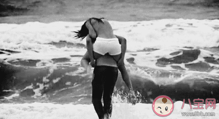 水中愛愛該怎么做更舒服 水中愛愛有哪些注意事項