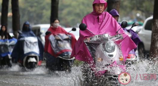 關(guān)于刮臺(tái)風(fēng)的心情說說 刮臺(tái)風(fēng)下暴雨幽默微信句子