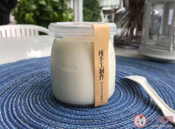 酸奶選擇脫脂的還是全脂的 酸奶脫脂和全脂區(qū)別是什么