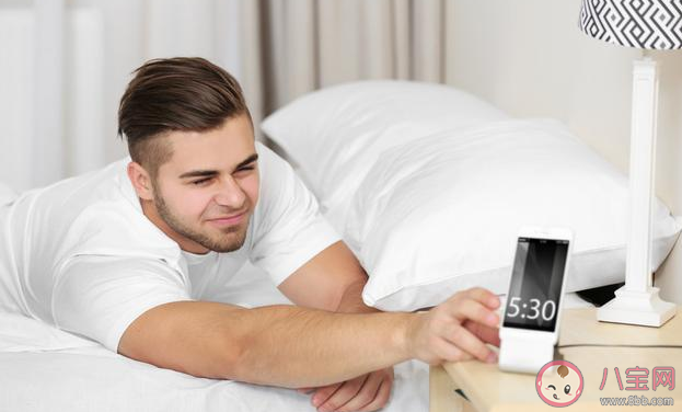 長(zhǎng)期把手機(jī)放在旁邊睡覺容易得癌癥嗎 把手機(jī)放床邊睡覺好不好 長(zhǎng)期把手機(jī)放在旁邊睡覺容易得癌癥嗎 把手機(jī)放床邊睡覺好不好