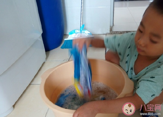 關于兒子自己洗衣服的心情說說 孩子自己洗衣服的感言句子