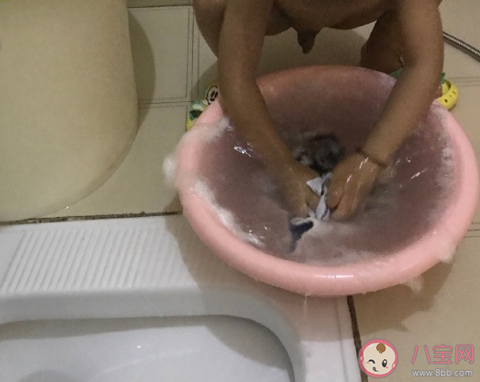 關于兒子自己洗衣服的心情說說 孩子自己洗衣服的感言句子