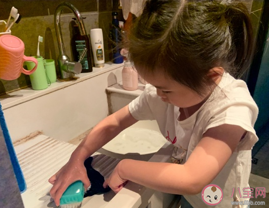 寶寶第一次洗襪子心情說說 表揚孩子自己洗襪子感悟句子