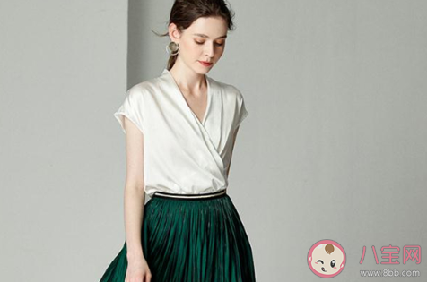 女性真絲衣服洗過之后有白霜怎么辦 真絲衣服上面為什么會有白霜