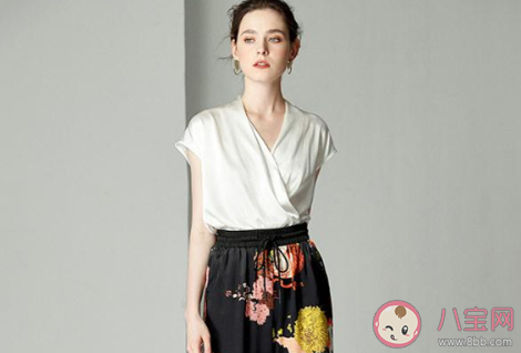 女性真絲衣服洗過之后有白霜怎么辦 真絲衣服上面為什么會有白霜