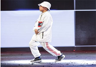 兒子跳街舞發(fā)朋友圈說說 兒子跳街舞很酷的說說句子