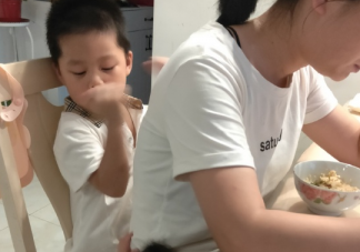 表達(dá)孩子給我捶背發(fā)朋友圈說說 孩子給我捶背的心情感慨句子