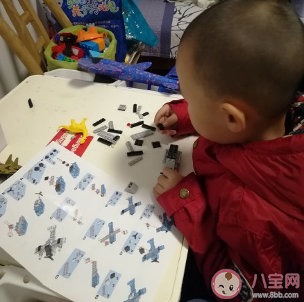 表揚(yáng)孩子拼樂高的說說 孩子自己拼完樂高夸獎(jiǎng)的話