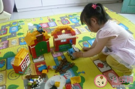 孩子成功完成樂高的朋友圈說說 孩子自己拼樂高成功了的說說