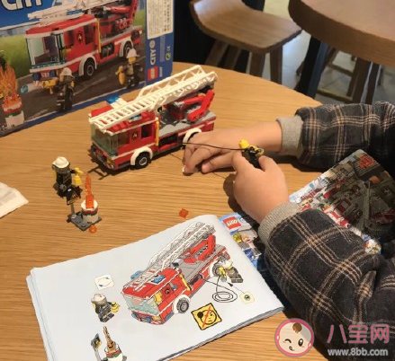 記錄孩子第一次拼裝樂高的說說 孩子第一次拼樂高的說說分享 記錄孩子第一次拼裝樂高的說說 孩子第一次拼樂高的說說分享