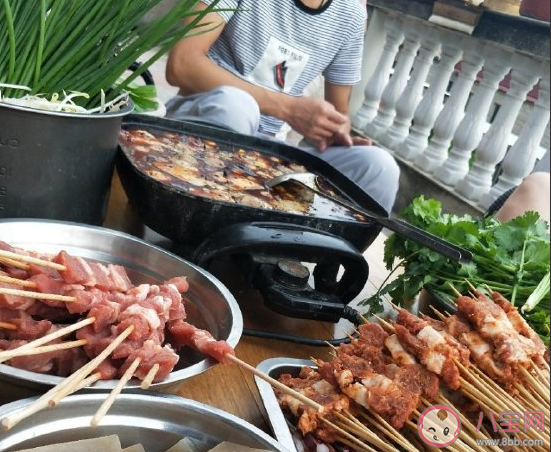 表達一家人在一起吃飯幸福溫馨的說說 陪家人一起吃飯聚餐的短句