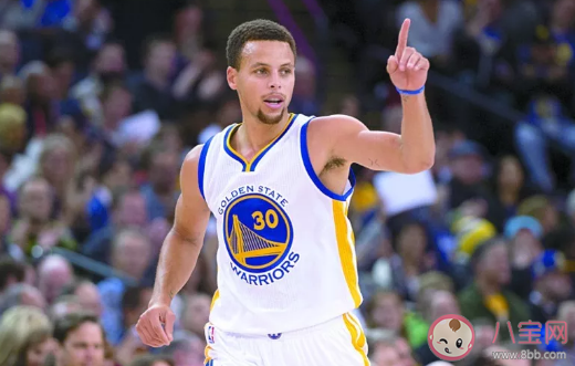 穿籃球鞋可以用來跑步嗎 為什么平時不能穿籃球鞋 穿籃球鞋可以用來跑步嗎 為什么平時不能穿籃球鞋