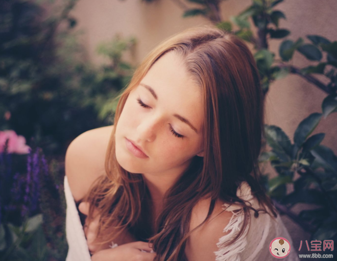 怎樣判斷喜歡的女生喜不喜歡自己 ?試探女生喜歡一個人的方法技巧 怎樣判斷喜歡的女生喜不喜歡自己 ?試探女生喜歡一個人的方法技巧