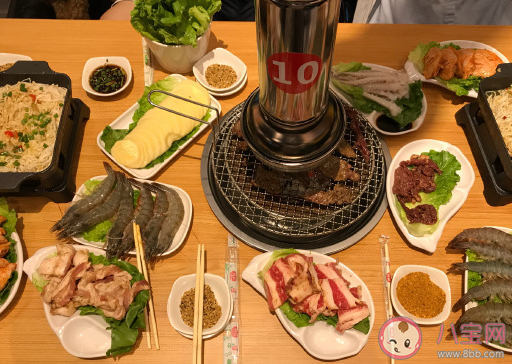 關于吃自助餐怎么發表朋友圈說說 形容吃自助餐的心