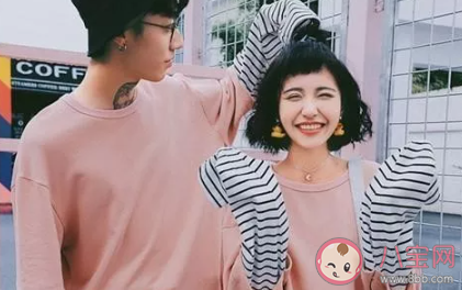 游戲中撩人的經(jīng)典對話句子 玩游戲時怎么要微信