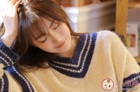 大街上一見鐘情的女生怎么撩 一見鐘情女生搭訕對(duì)話 大街上一見鐘情的女生怎么撩 一見鐘情女生搭訕對(duì)話