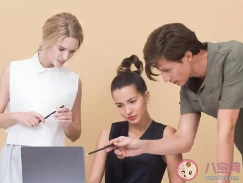 男領導想潛你的表現有哪些 發現職場男領導曖昧怎么處理