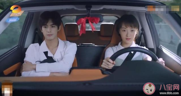 凌霄回國為什么齊明月接機 齊明月喜歡上了凌霄嗎