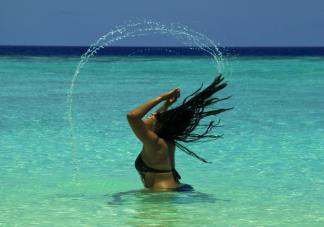 來月經期游泳會看見血嗎 月經期游泳會導致宮寒嗎