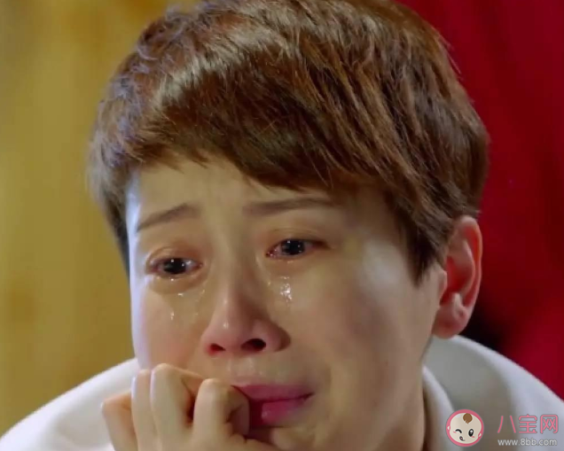 父母能在孩子面前表達脆弱嗎 如何看待情緒教育問題