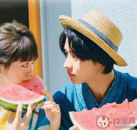 抖音好想談戀愛在夏天是什么歌 《談戀愛》完整歌詞相關介紹