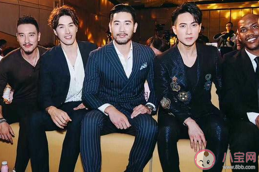 在自習(xí)室怎么跟女生搭訕說話 學(xué)校各個場所搭訕技巧