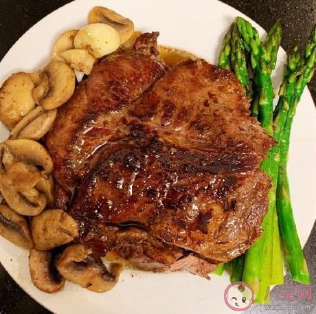 自己做牛排發(fā)朋友圈文案 自己在家做牛排幽默圖片配文 自己做牛排發(fā)朋友圈文案 自己在家做牛排幽默圖片配文